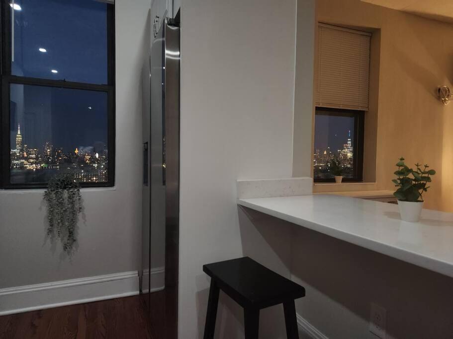 Apartament Elegant 2 Bed Gem! Mins From Nyc Union City Zewnętrze zdjęcie