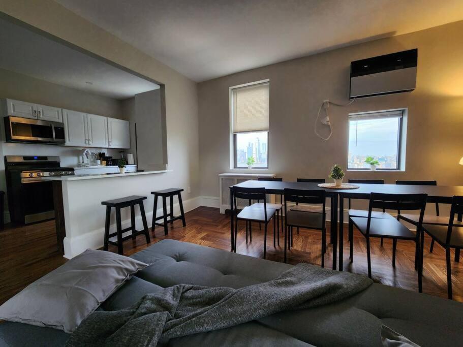 Apartament Elegant 2 Bed Gem! Mins From Nyc Union City Zewnętrze zdjęcie