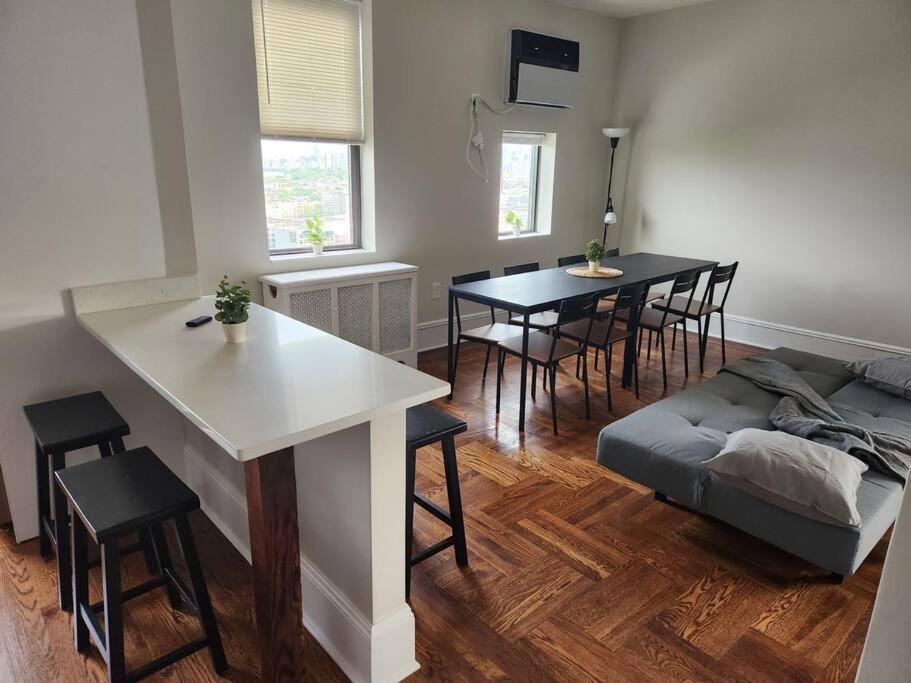 Apartament Elegant 2 Bed Gem! Mins From Nyc Union City Zewnętrze zdjęcie